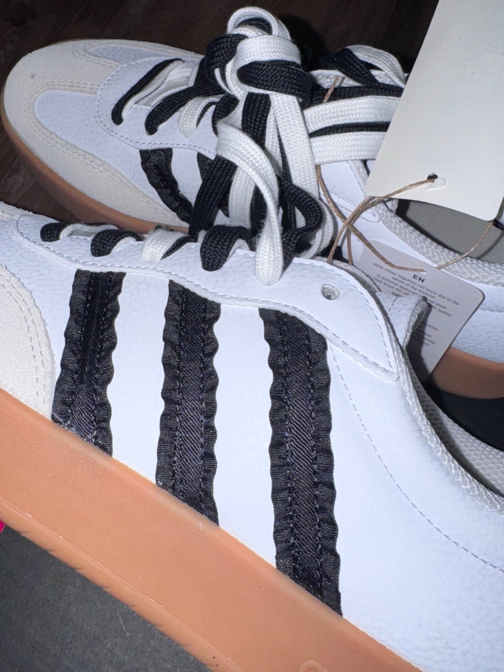adidas White & Black Low-Top Barreda Sneakers - Picture 3 of 8